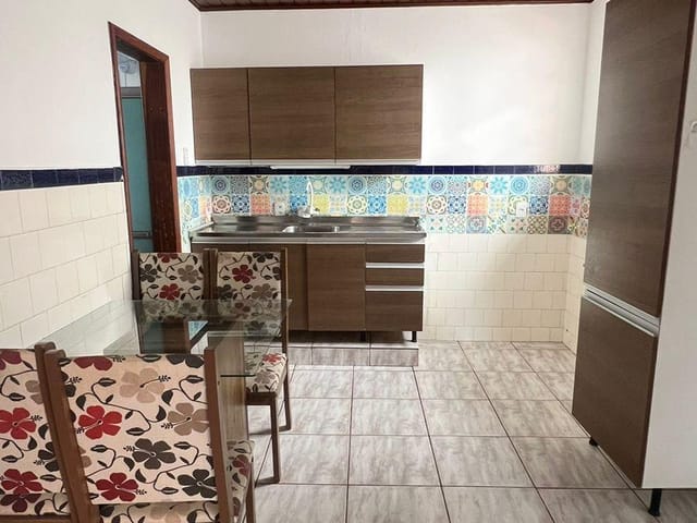 Casa 1 quarto e 1 banheiro, para alugar, no bairro Centro em Florianópolis