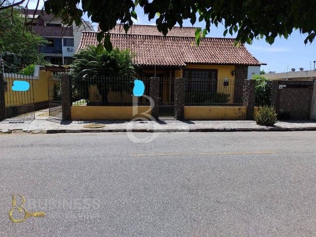 Casa com 440m² 4 quartos e 4 banheiros, à venda, no bairro Parque Turf Club em Campos dos Goytacazes