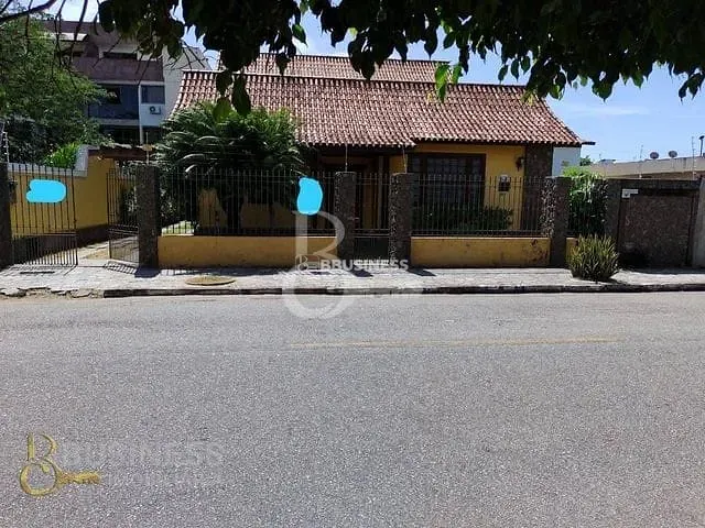 Casa com 440m² 4 quartos e 4 banheiros, à venda, no bairro Parque Turf Club em Campos dos Goytacazes