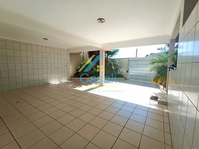 Casa com 400m² 4 quartos e 5 banheiros, à venda, no bairro Vila Mike em São Roque