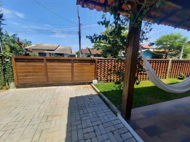 Casa com 438m² 4 quartos e 2 banheiros, à venda, no bairro Praia Alegre em Penha