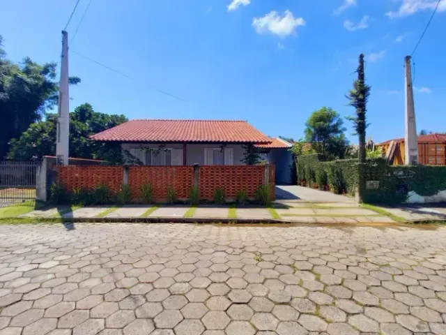 Casa com 438m² 4 quartos e 2 banheiros, à venda, no bairro Praia Alegre em Penha