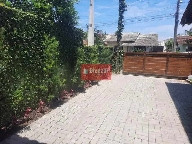 Casa com 438m² 4 quartos e 2 banheiros, à venda, no bairro Praia Alegre em Penha
