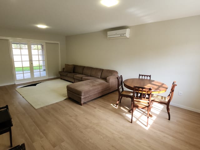 Casa 3 quartos e 4 banheiros, para alugar, no bairro Centro em Pomerode
