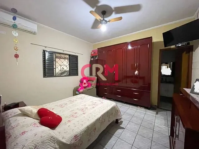 Casa com 460m² 3 quartos e 4 banheiros, à venda, no bairro Vila Romana em Taquaritinga