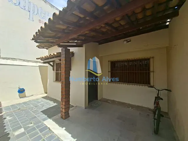 Casa com 141m² 3 quartos e 1 banheiro, à venda, no bairro Alto Maron em Vitória da Conquista