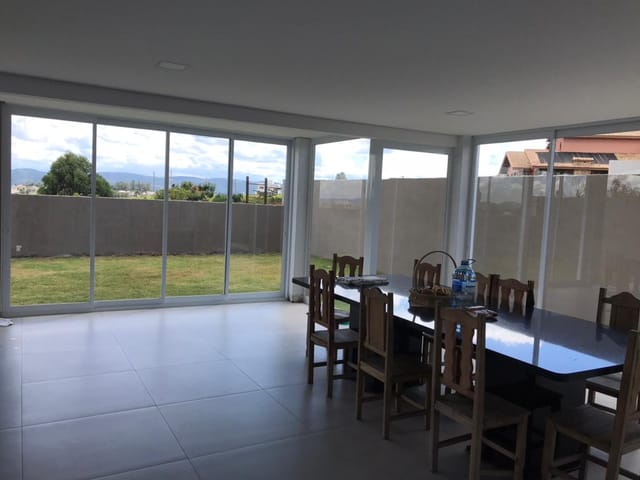 Casa com 450m² 3 quartos e 5 banheiros, à venda, no bairro Vale Azul II em Jundiaí
