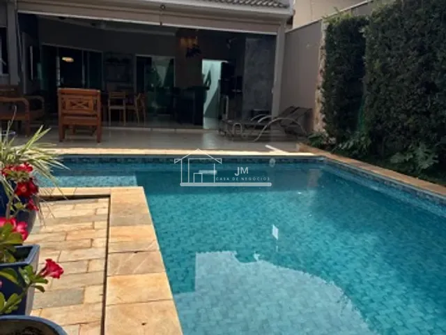 Casa com 360m² 3 quartos e 4 banheiros, à venda, no bairro Santa Mônica em Uberlândia