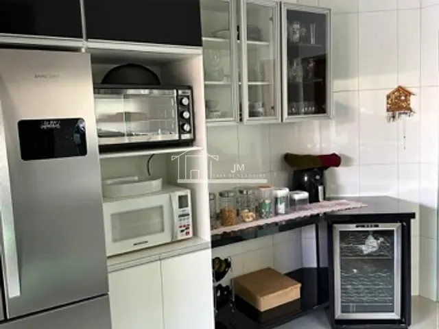 Casa com 360m² 3 quartos e 4 banheiros, à venda, no bairro Santa Mônica em Uberlândia