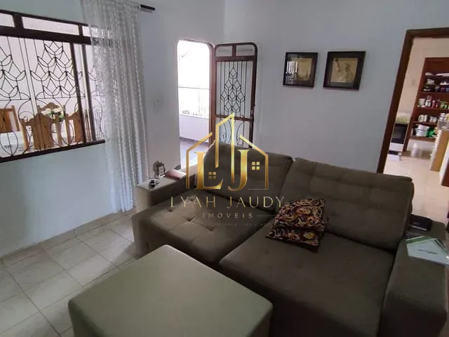 Casa com 360m² 4 quartos e 3 banheiros, para alugar, no bairro CENTRO NORTE em Cuiabá