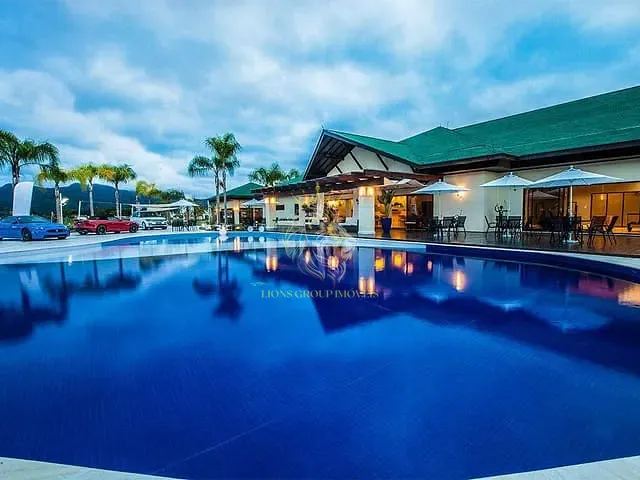 Casa com 1000m² 4 quartos e 6 banheiros, à venda, no bairro Centro em Camboriú