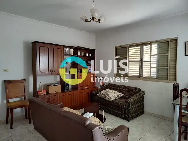 Casa 2 quartos e 2 banheiros, à venda, no bairro Centro em Guaranésia