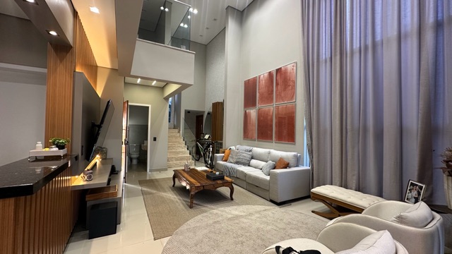 Casa com 317m² 3 quartos e 5 banheiros, à venda, no bairro Esperança em Londrina