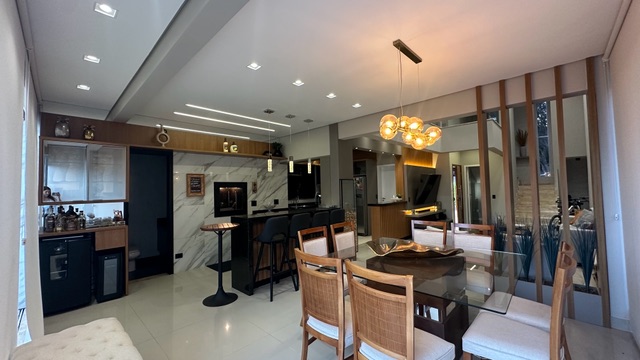 Casa com 317m² 3 quartos e 5 banheiros, à venda, no bairro Esperança em Londrina