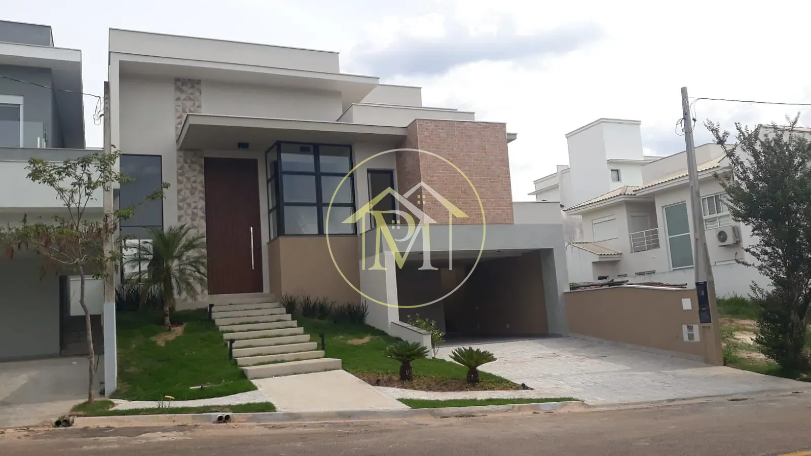 Casa, 3 quartos, 212 m² - Foto 1