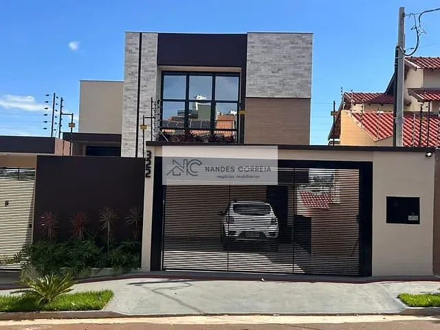 Casa 3 quartos e 4 banheiros, à venda, no bairro Universitário em Londrina