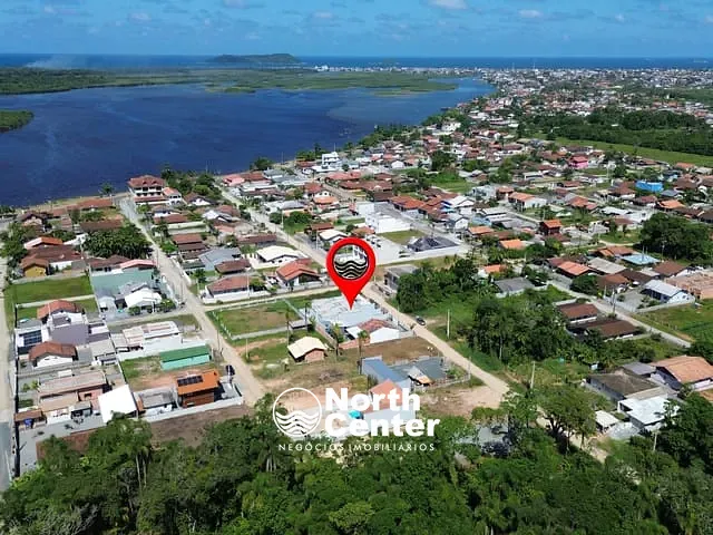 Casa com 150m² 3 quartos e 2 banheiros, à venda, no bairro Costeira em Balneário Barra do Sul