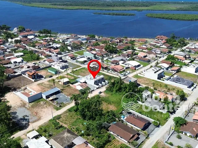 Casa com 150m² 3 quartos e 2 banheiros, à venda, no bairro Costeira em Balneário Barra do Sul
