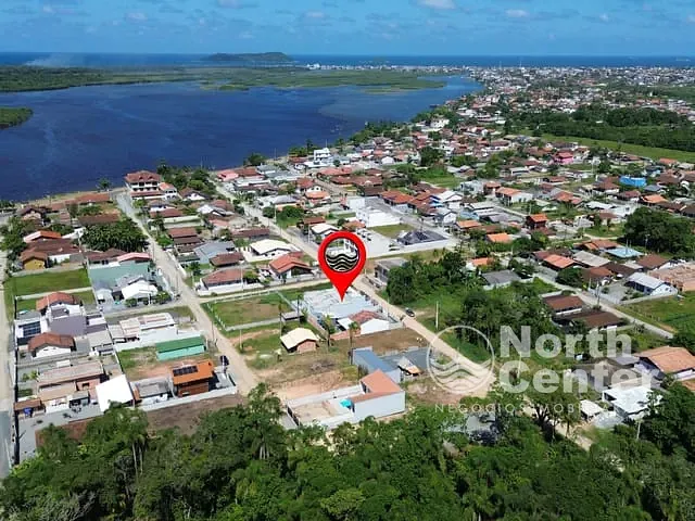 Casa com 150m² 3 quartos e 2 banheiros, à venda, no bairro Costeira em Balneário Barra do Sul