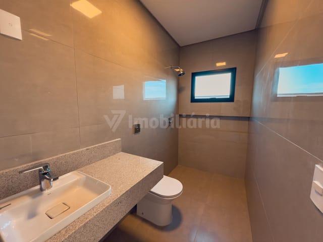 Casa com 700m² 4 quartos e 6 banheiros, à venda, no bairro Jardim Tarobá em Cambé
