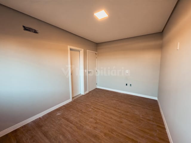 Casa com 700m² 4 quartos e 6 banheiros, à venda, no bairro Jardim Tarobá em Cambé