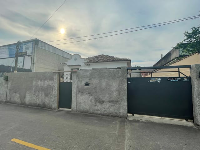 Casa com 90m² 3 quartos e 1 banheiro, à venda ou para alugar, no bairro Senador Vasconcelos em Rio de Janeiro