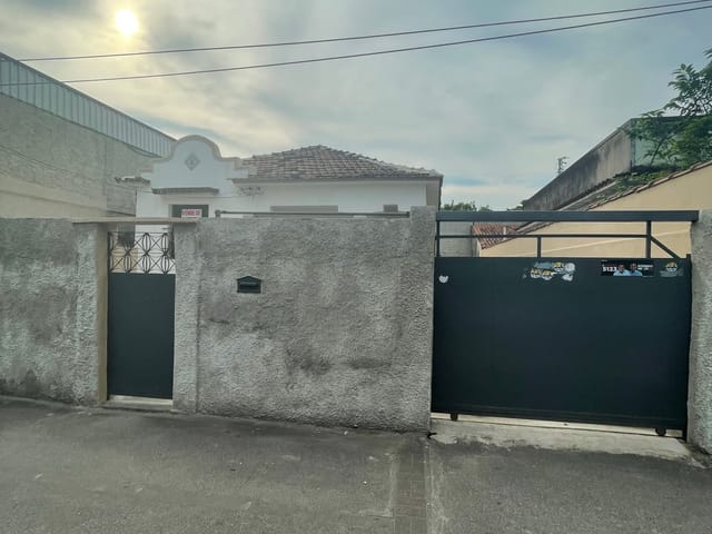 Casa com 90m² 3 quartos e 1 banheiro, à venda ou para alugar, no bairro Senador Vasconcelos em Rio de Janeiro