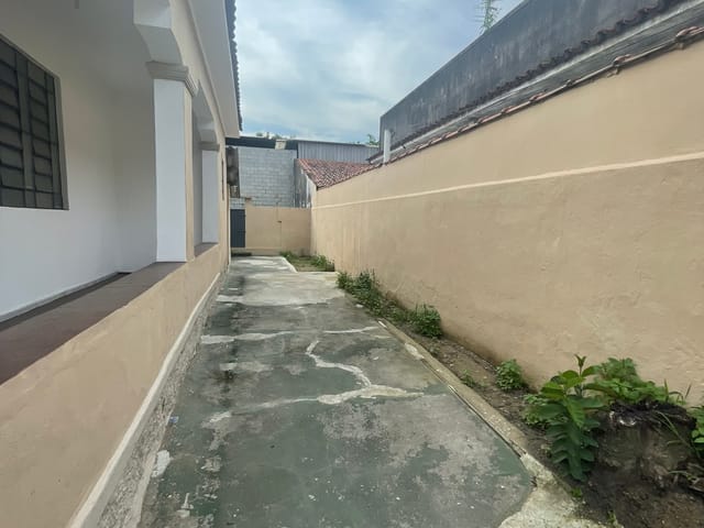 Casa com 90m² 3 quartos e 1 banheiro, à venda ou para alugar, no bairro Senador Vasconcelos em Rio de Janeiro