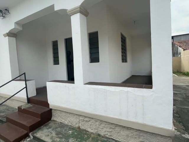 Casa com 90m² 3 quartos e 1 banheiro, à venda ou para alugar, no bairro Senador Vasconcelos em Rio de Janeiro