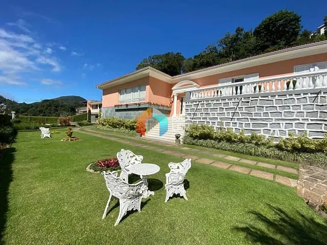 Casa com 3400m² 5 quartos e 4 banheiros, à venda, no bairro Coronel Veiga em Petrópolis