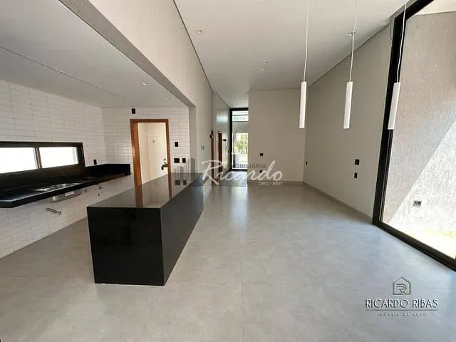 Casa com 361m², à venda, no bairro Residencial Parqville Jacarandá em Aparecida De Goiânia