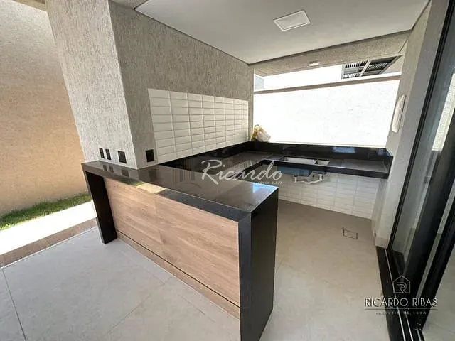 Casa com 361m², à venda, no bairro Residencial Parqville Jacarandá em Aparecida De Goiânia