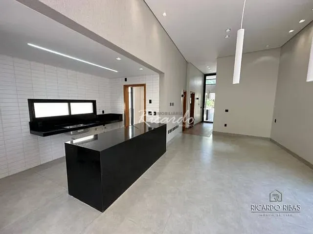Casa com 361m², à venda, no bairro Residencial Parqville Jacarandá em Aparecida De Goiânia