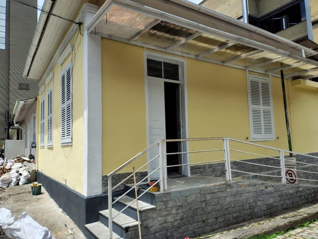 Casa à venda ou para alugar, no bairro Centro em Petrópolis