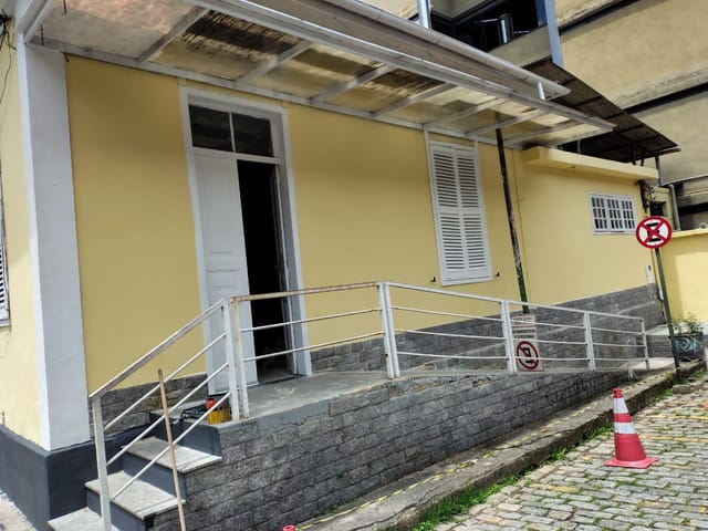 Casa à venda ou para alugar, no bairro Centro em Petrópolis