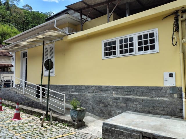 Casa à venda ou para alugar, no bairro Centro em Petrópolis