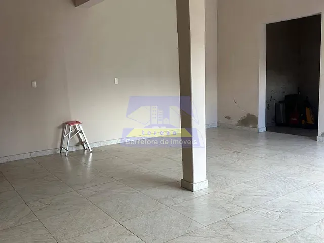 Casa com 305m² 4 quartos e 3 banheiros, à venda, no bairro Penha em Itabira