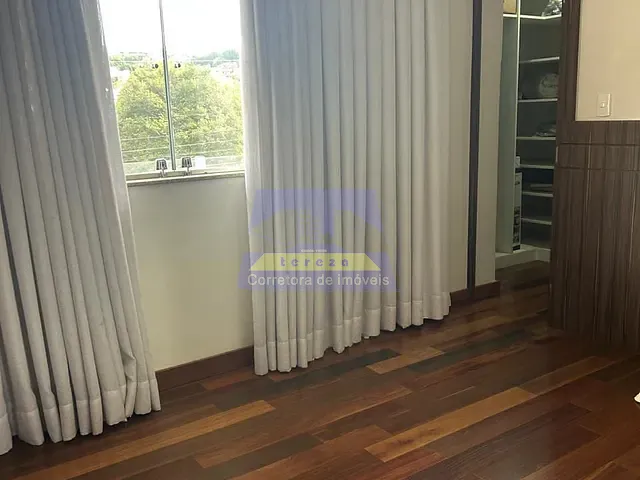 Casa com 305m² 4 quartos e 3 banheiros, à venda, no bairro Penha em Itabira