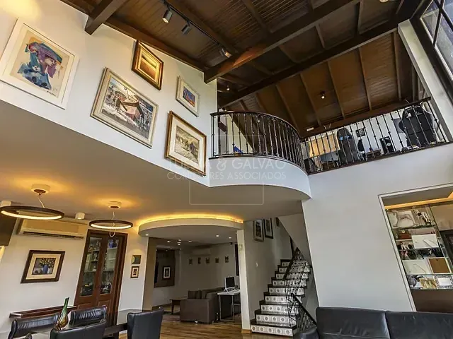 Casa com 537m² 5 quartos e 5 banheiros, à venda, no bairro Campo Comprido em Curitiba