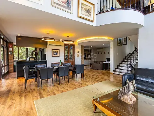 Casa com 537m² 5 quartos e 5 banheiros, à venda, no bairro Campo Comprido em Curitiba
