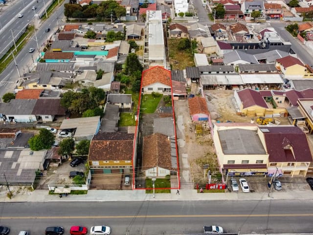 Foto do Casa - TERRENO de 804M2, 2 casas386m2 averbados!!  IDEAL para EMPREENDIENTO, por R$960.000,00 em Pinhais/PR. ACEITA FINANCIAMENTO. | Vision Brokers Empreendimentos Imobiliarios Ltda