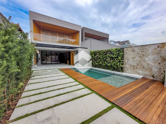 Casa com 300m² 4 quartos e 6 banheiros, à venda, no bairro Barra da Tijuca em Rio de Janeiro