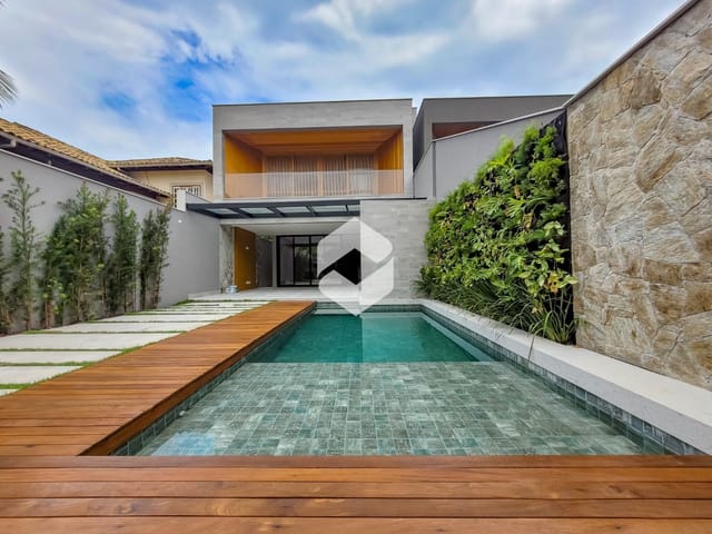 Casa com 300m² 4 quartos e 6 banheiros, à venda, no bairro Barra da Tijuca em Rio de Janeiro