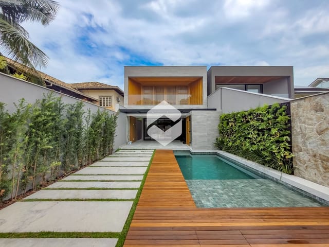 Casa com 300m² 4 quartos e 6 banheiros, à venda, no bairro Barra da Tijuca em Rio de Janeiro