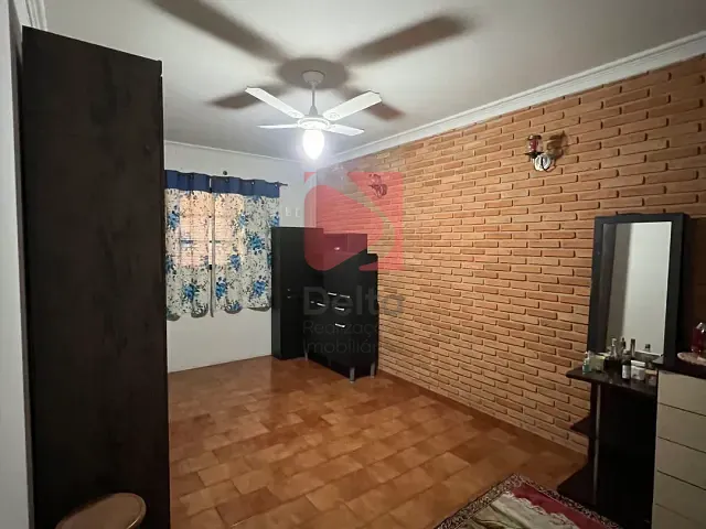 Casa 4 quartos e 2 banheiros, à venda, no bairro Jardim Margarida em Pirassununga