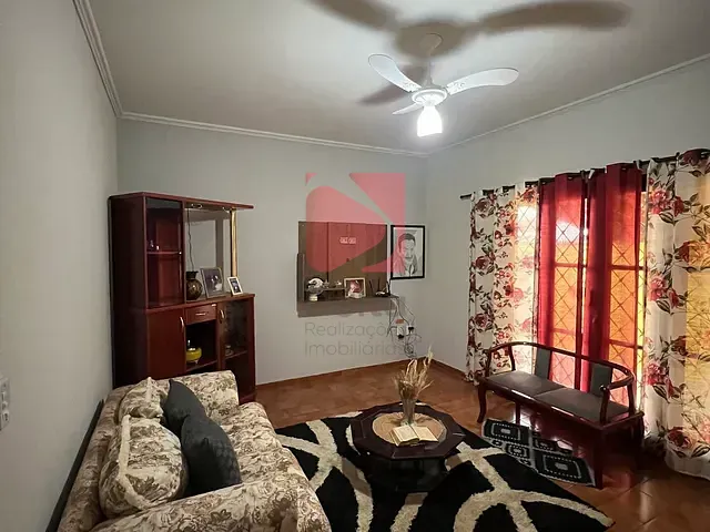 Casa 4 quartos e 2 banheiros, à venda, no bairro Jardim Margarida em Pirassununga