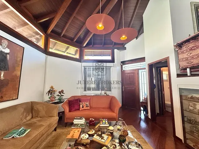 Casa 3 quartos e 5 banheiros, à venda, no bairro Jurerê Internacional em Florianópolis