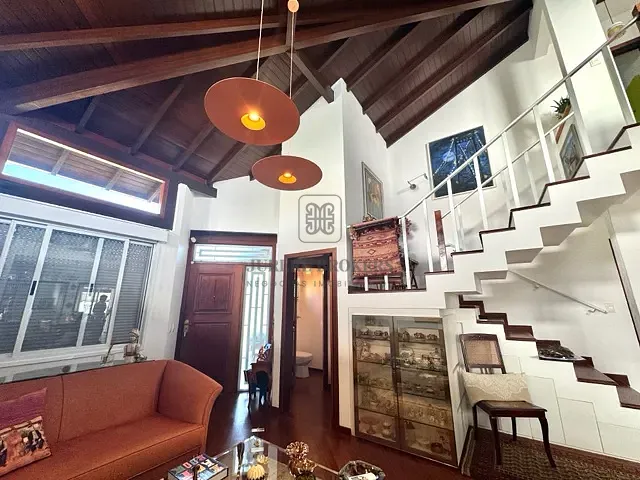 Casa 3 quartos e 5 banheiros, à venda, no bairro Jurerê Internacional em Florianópolis