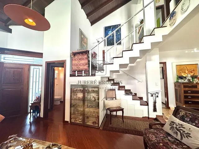 Casa 3 quartos e 5 banheiros, à venda, no bairro Jurerê Internacional em Florianópolis