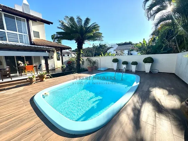 Casa 3 quartos e 5 banheiros, à venda, no bairro Jurerê Internacional em Florianópolis